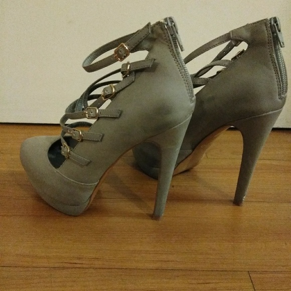 **SOLD**Aldo Gray Pumps - Picture 2 of 5